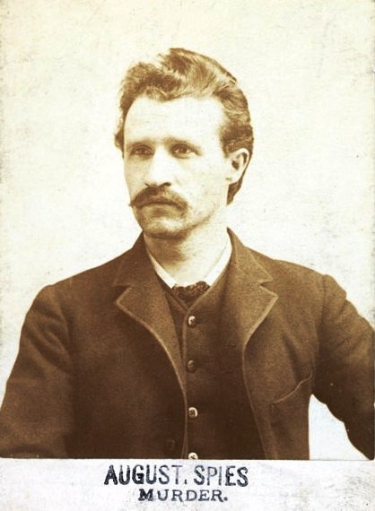Altes Foto von August Spies aus dem Jahr 1886. Es ist betitelt mit „August Spies, Murderer“