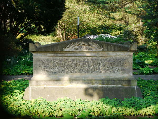 Gedenkstein für in Ottensen begrabene Hamburger, die unter Napoleons Herrschaft aus Hamburg vertrieben wurden.